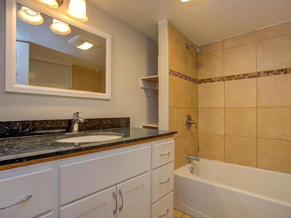 2nd image of 227 N Claremont Ave #D
