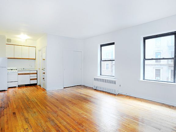 3rd image of 129 E 39th St APT 4B