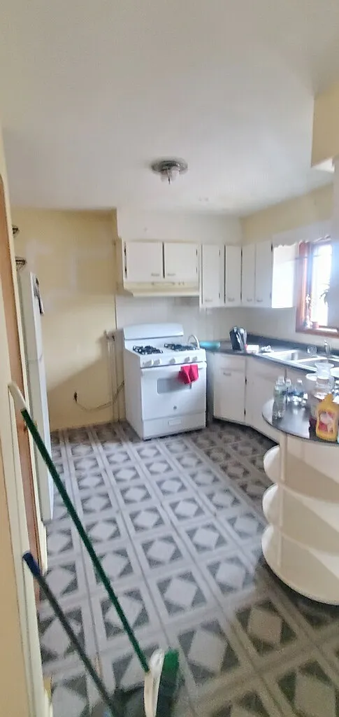 323 N Arthur Ave — Photo 4