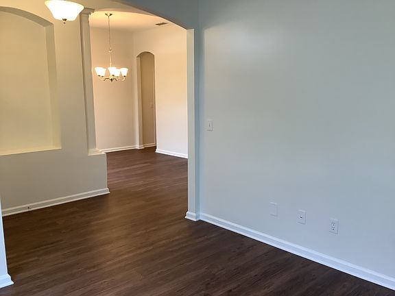 3rd image of 805 E Doty Branch Ln