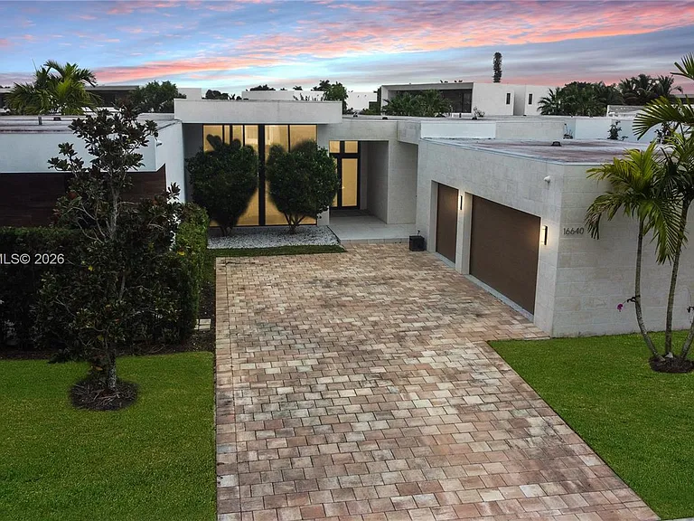 16640 Sunset Way — Photo 1
