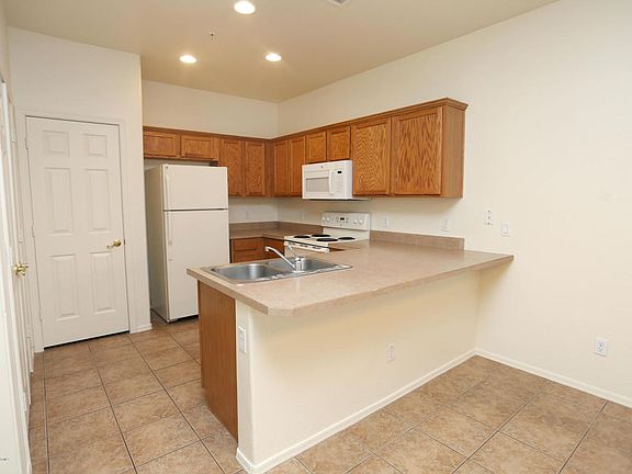 4th image of 1750 Bluff Dr