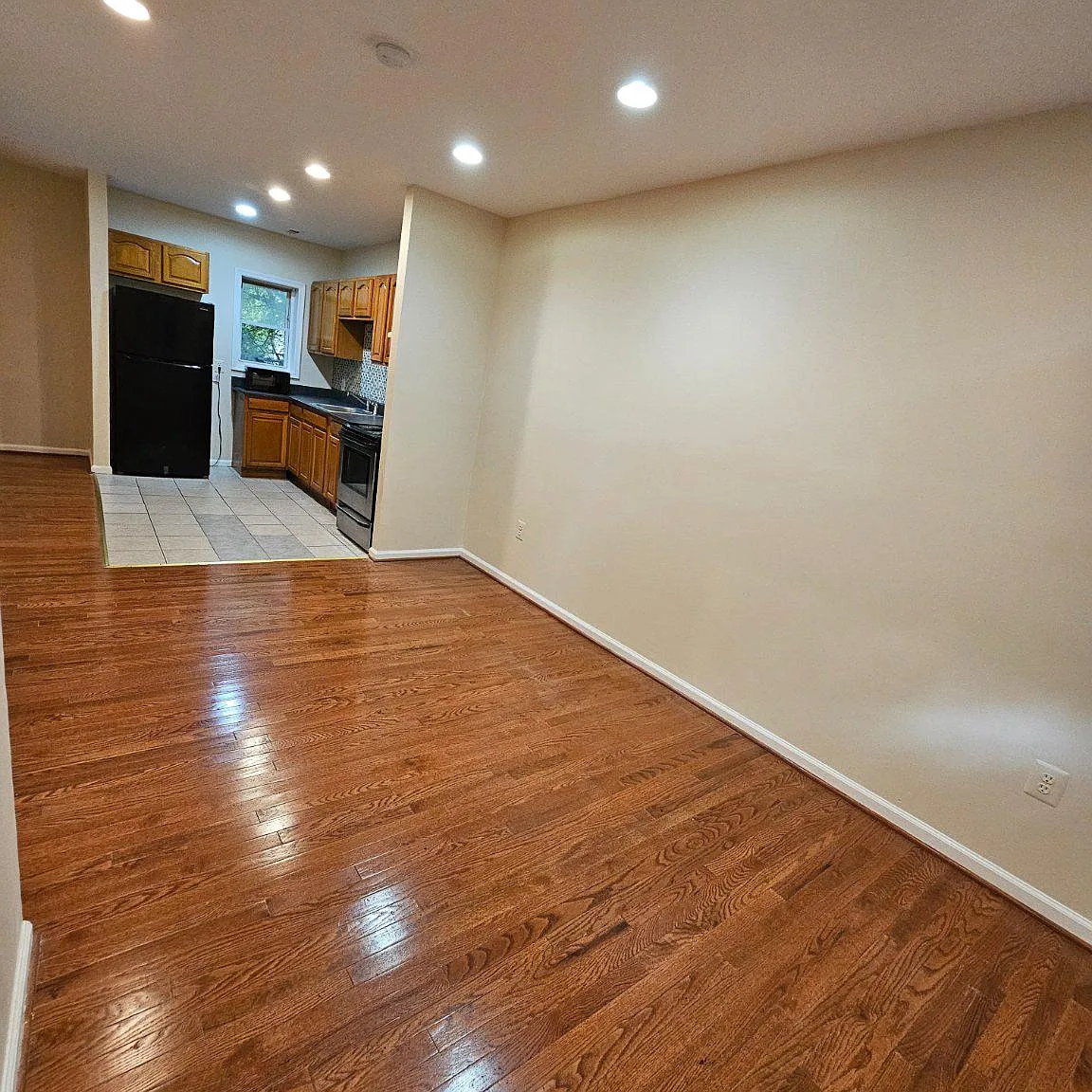 3 bed, 2.0 bath, 2064 sqft, $3,254 — Photo 3