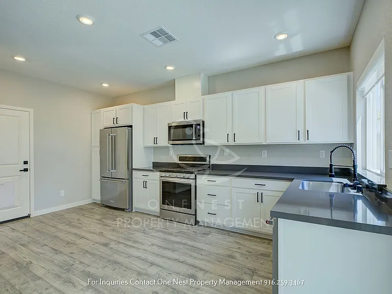 968 Franklin St — Photo 12