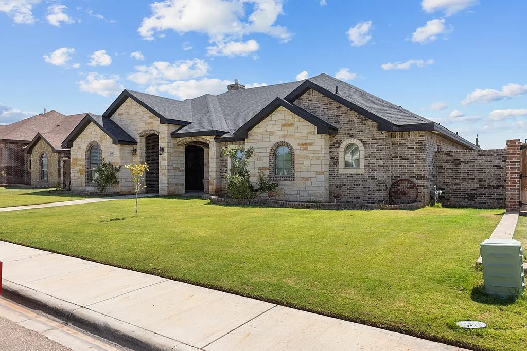 4 bed, 3.0 bath, 2800 sqft, $4,700 — Photo 2