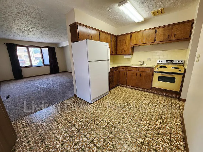 1 bed, 1.0 bath, $725 — Photo 2