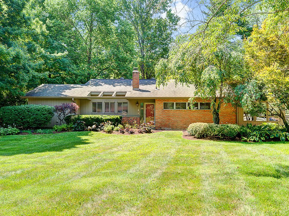 1st image of 1035 Beechview Dr S