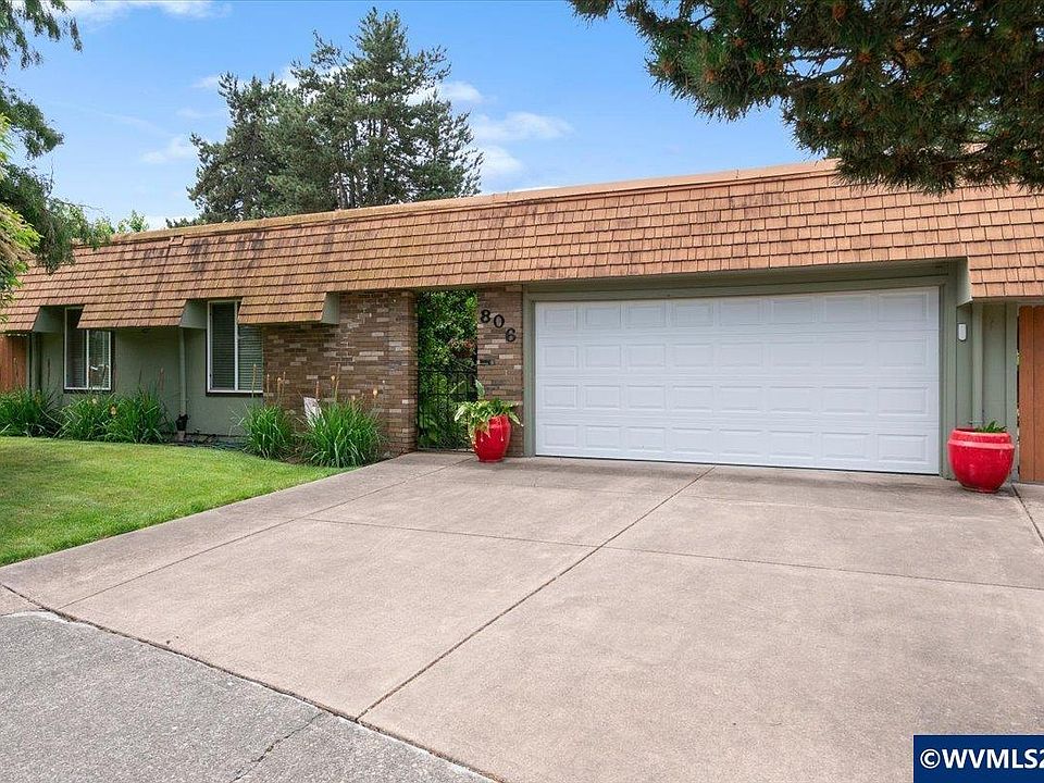 1st image of 806 Nightingale Ct NE