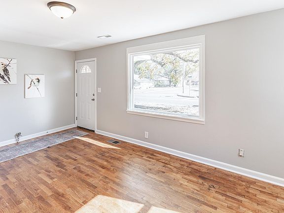 5th image of 401 12th Ave SW