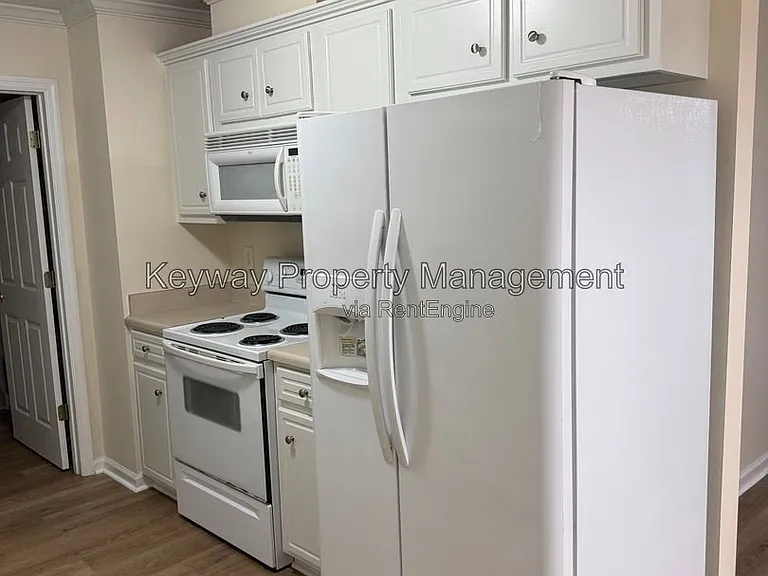 615 Goodale Ln — Photo 7