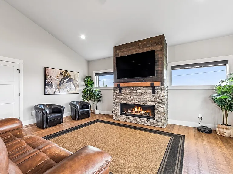 501 Wheatland Ln — Photo 15