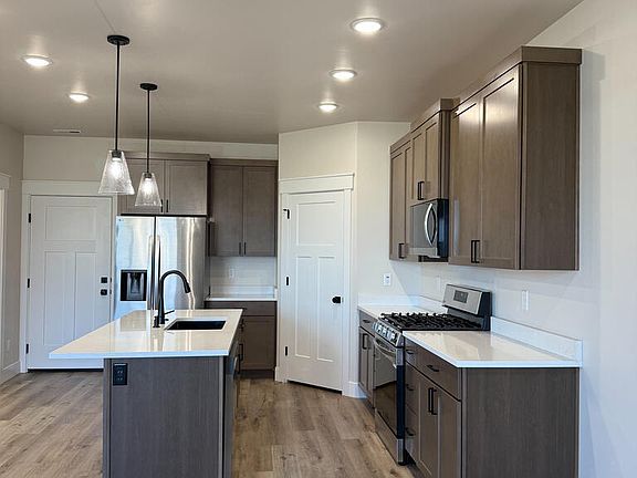 5th image of 1371 Hidden Brook Dr