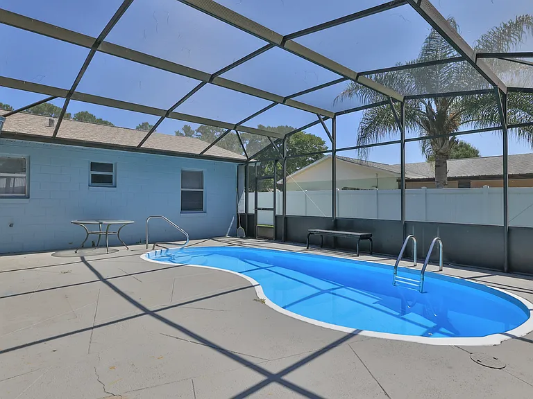 1404 Dexter Dr N — Photo 21