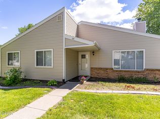 69 Parkview Cir, Grand Forks, ND 58201