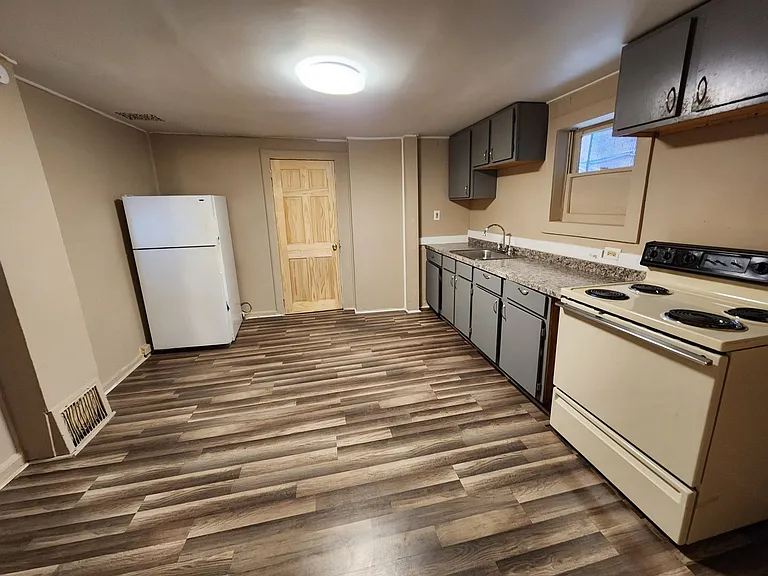 1517 Walnut St — Photo 3