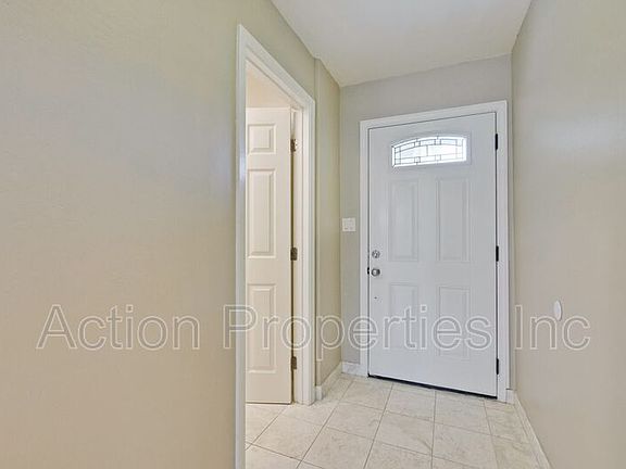 3rd image of 5092 Rhonda Dr