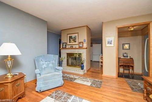 5th image of 428 N Elm St