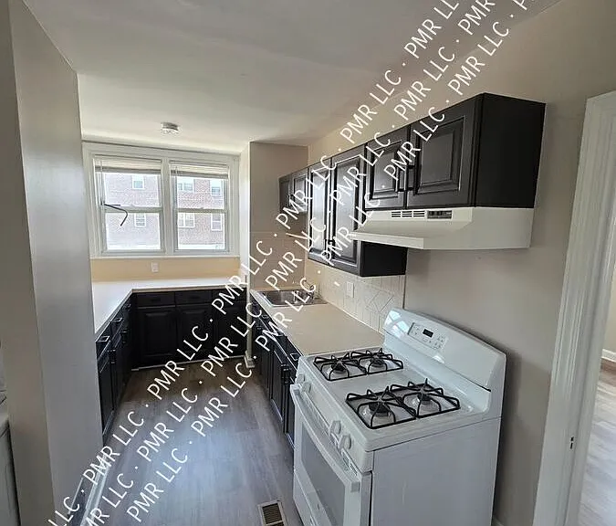 4344 Vista St #1 — Photo 10