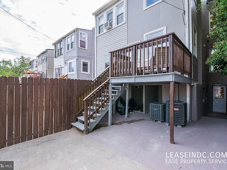 2129 4th St NE — Photo 29