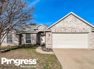 313 Willow Creek Dr, Glenn Heights, TX 75154
