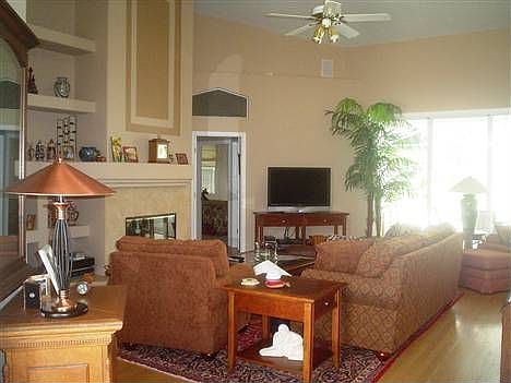 4th image of 707 Long Lake Dr