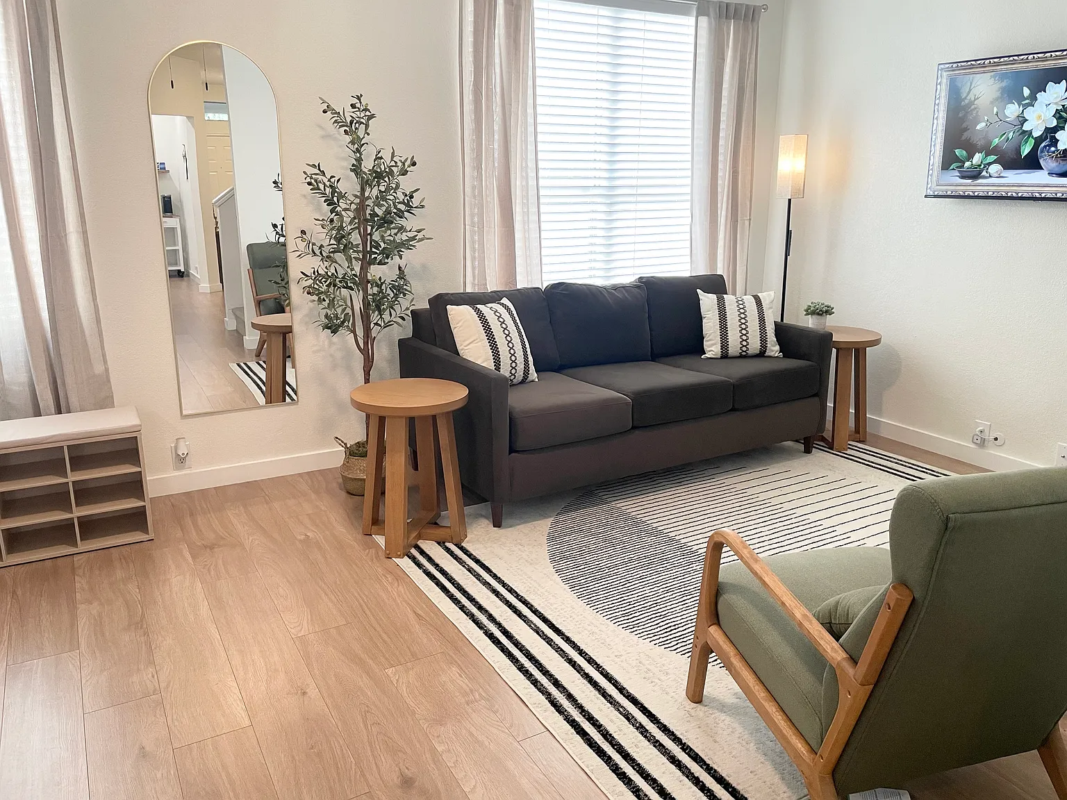 3 bed, 2.5 bath, 1492 sqft, $3,700 — Photo 3