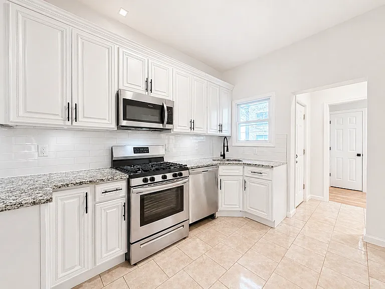 10 Clendenny Ave #1 — Photo 7