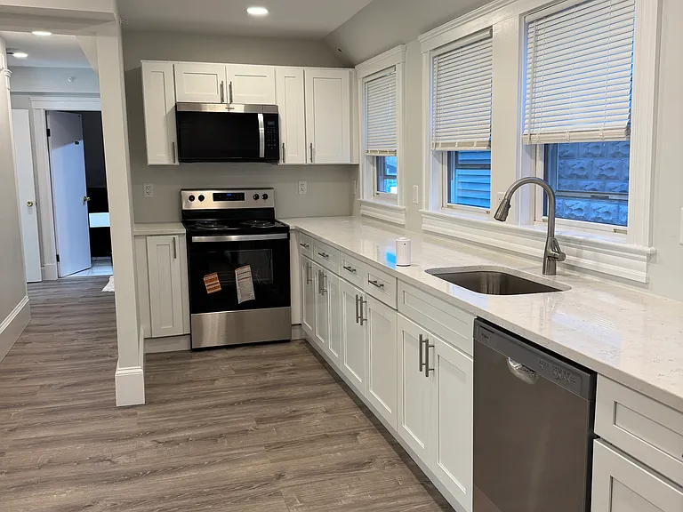 32 Everett St #1 — Photo 1
