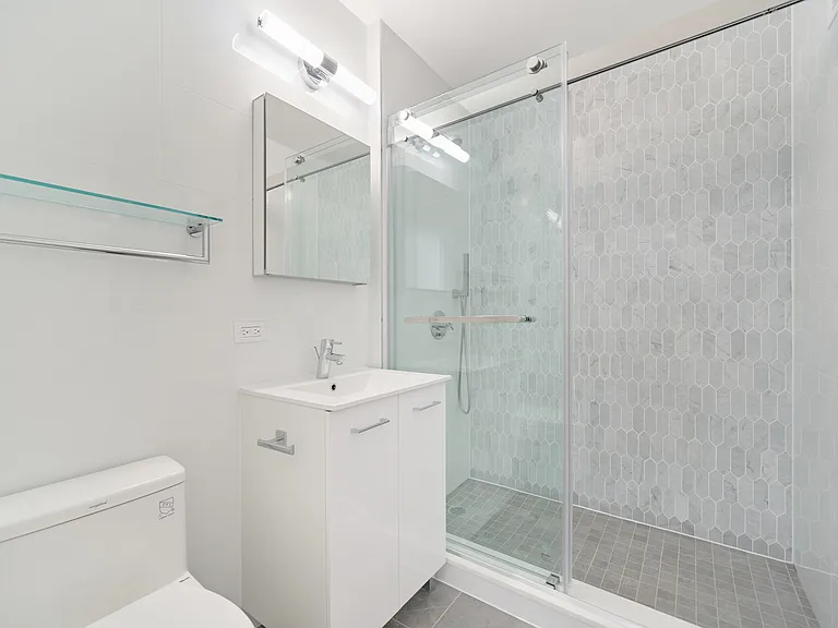160 Riverside Blvd #14S — Photo 14