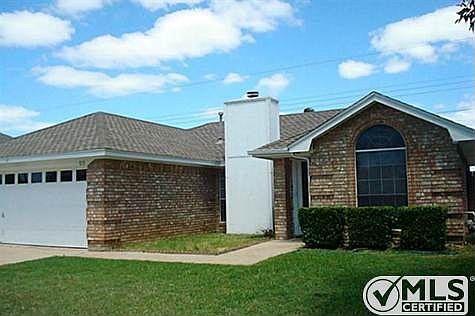 3rd image of 919 N Meadow Cir