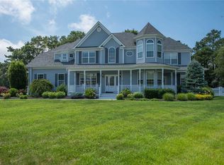 7 Ryan Ct, Bohemia, NY 11716