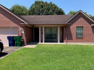 617 E Myrtle St, Angleton, TX 77515