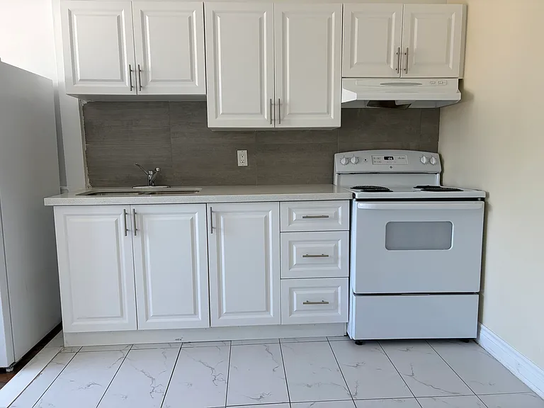 2885 Saint Clair Ave E #3 — Photo 9