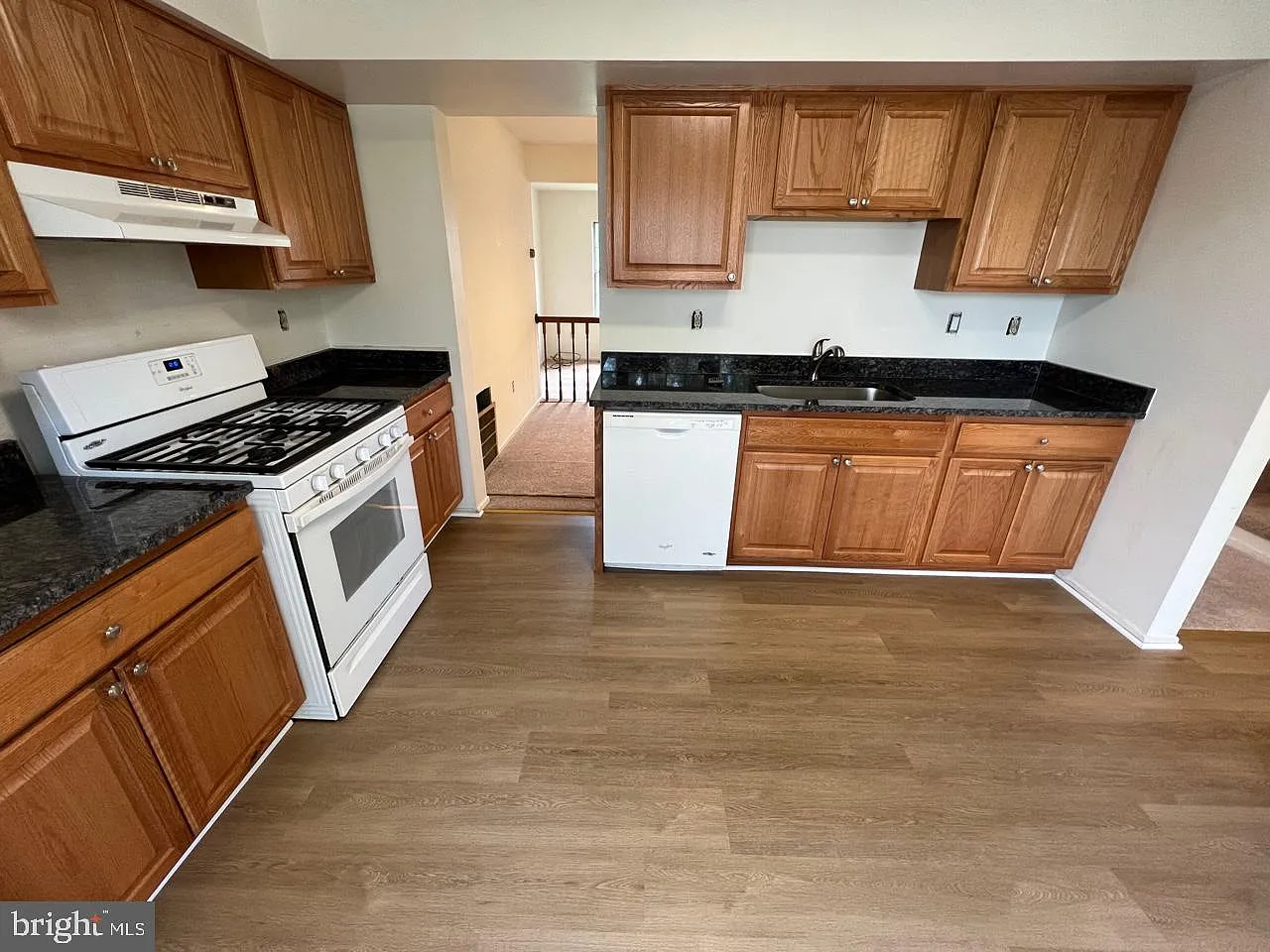3 bed, 4.0 bath, 1958 sqft, $2,850 — Photo 4