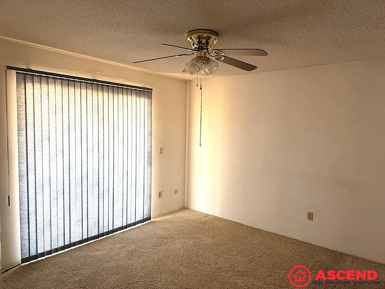 5213 Lowen Ave — Photo 8