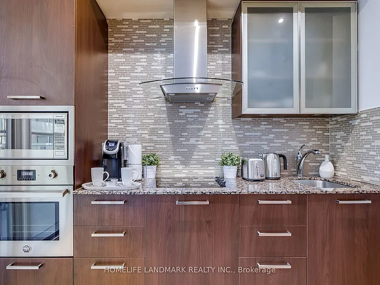 14 York St #1807 — Photo 4