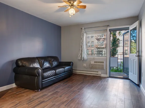 31-23 Crescent Street image 7 of 12