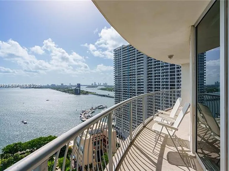 1750 N Bayshore Dr #2401 — Photo 8
