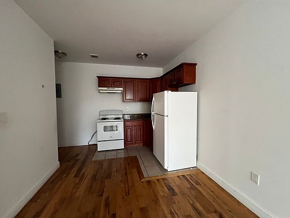 5th image of 824 E 226th St #2R