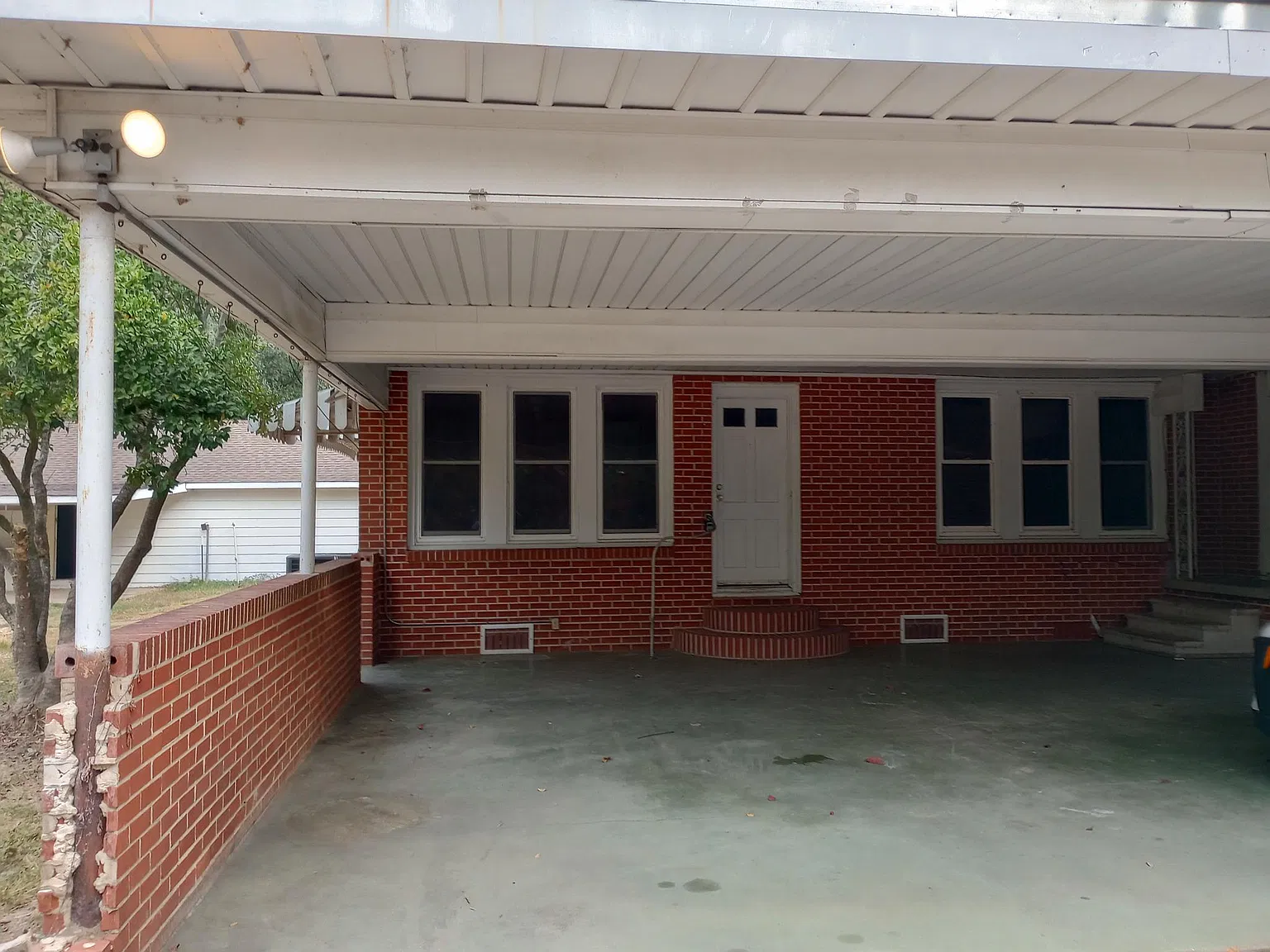 4 bed, 2.5 bath, 2480 sqft, $1,600 — Photo 2