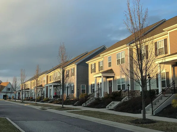 325 Phoenix Blvd NW, Christiansburg, VA 24073