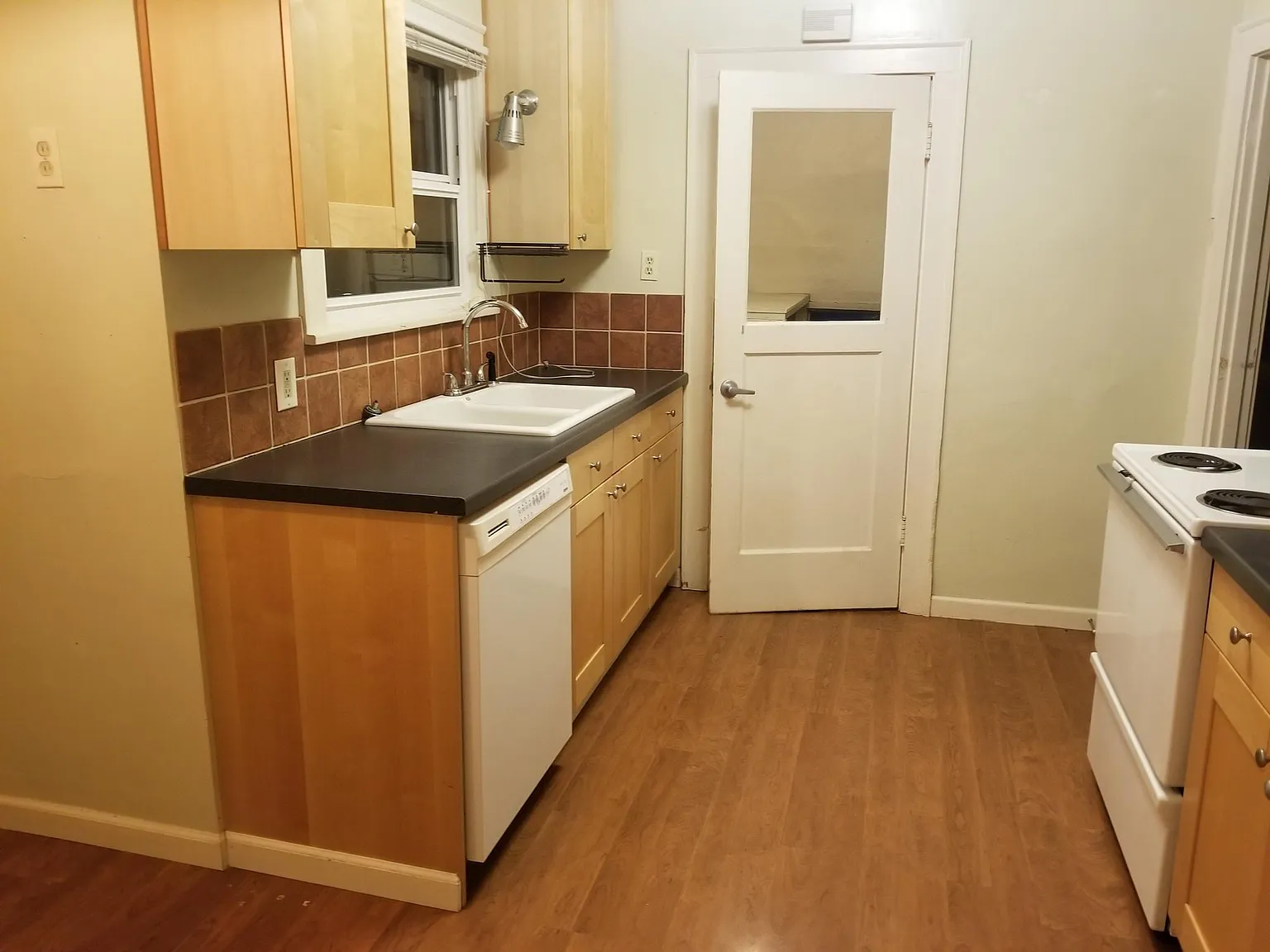 2 bed, 1100 sqft, $2,500 — Photo 4