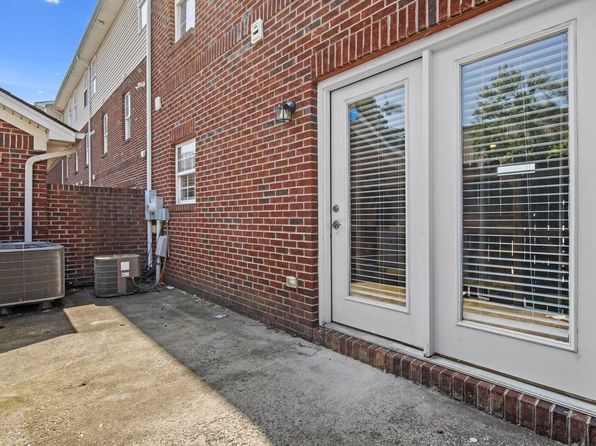 lexington-kentucky-446956486 picture