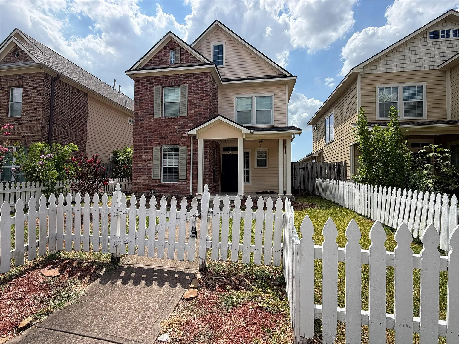3 bed, 3.0 bath, 1608 sqft, $2,000 — Photo 3
