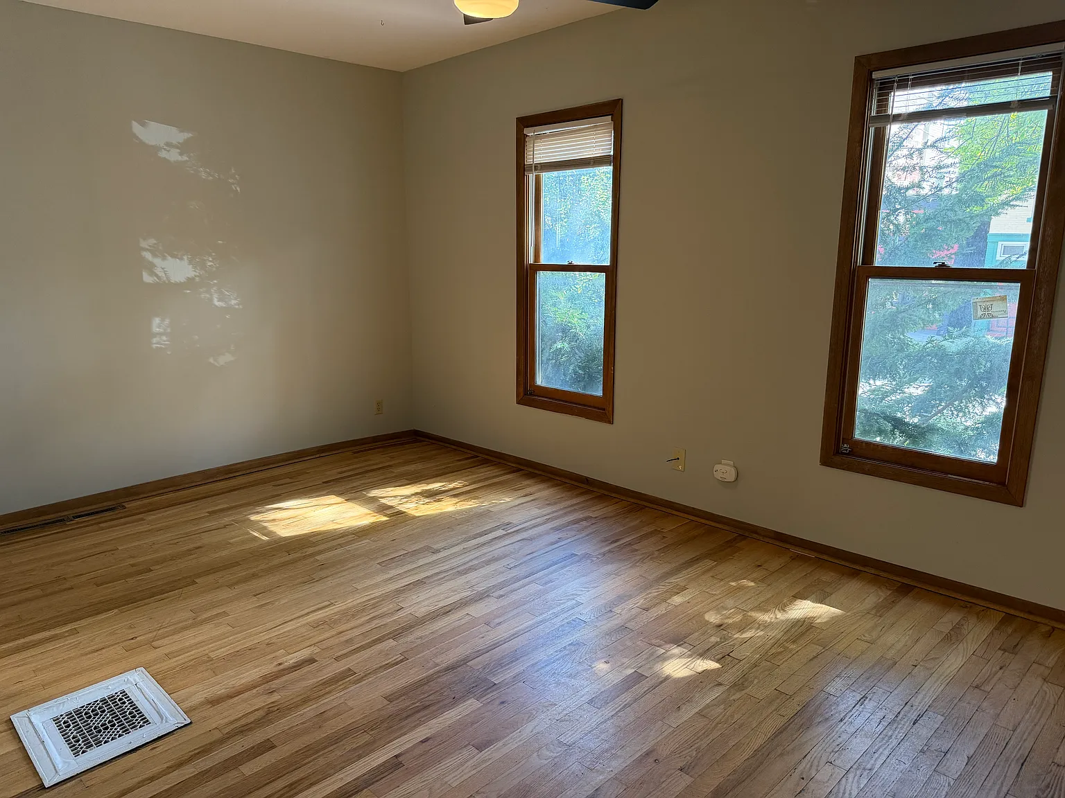 3 bed, 902 sqft, $2,095 — Photo 3