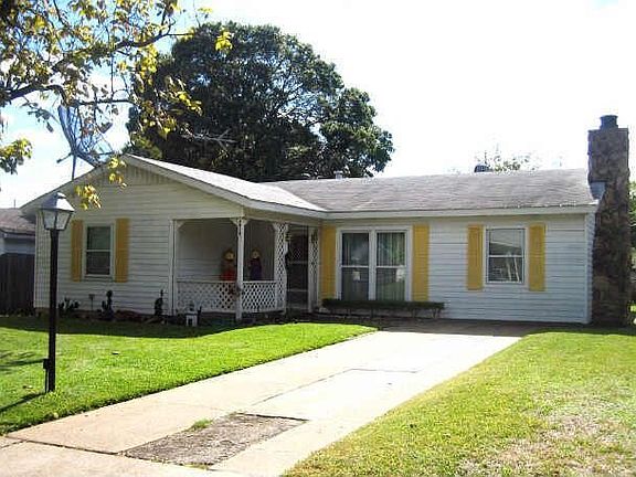 2nd image of 3914 Rockford Dr