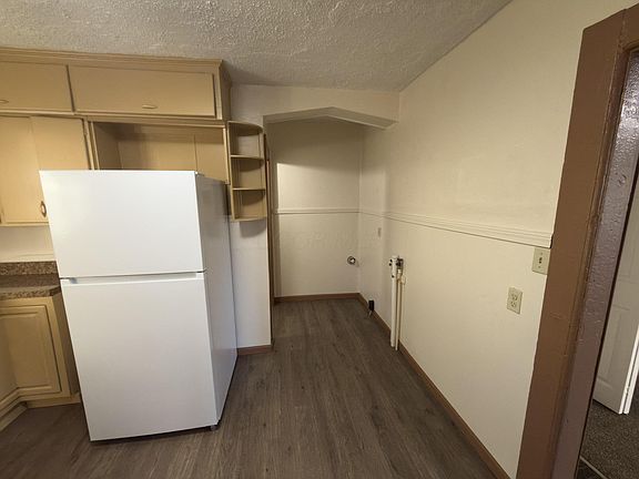 5th image of 229 W Columbia St