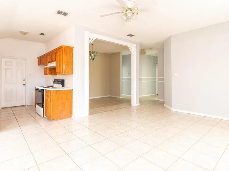 7945 Fox Dr — Photo 3