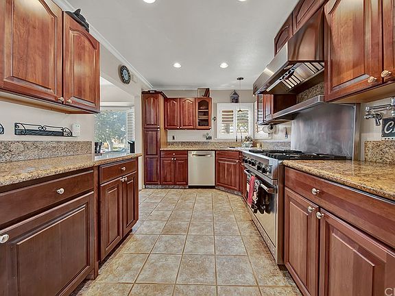 5th image of 1738 N Avon St