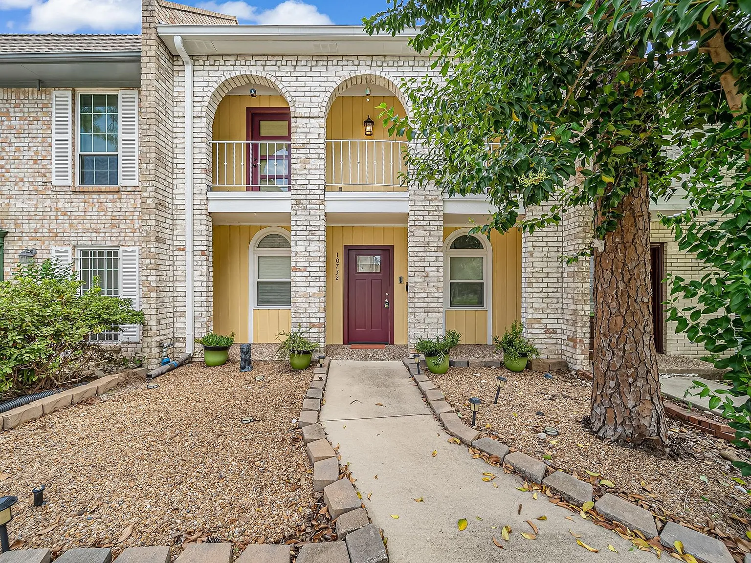 3 bed, 2.5 bath, 1894 sqft, $2,225 — Photo 2